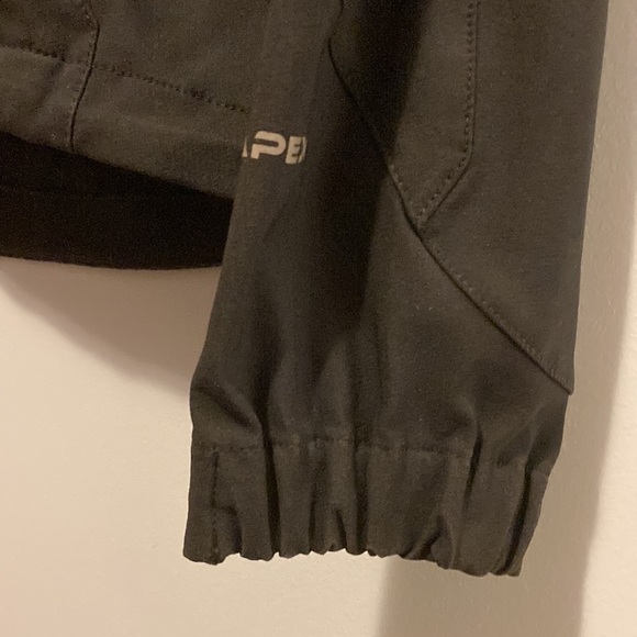 𝅺North Face Women’s Shell Jacket - Picture 3 of 3